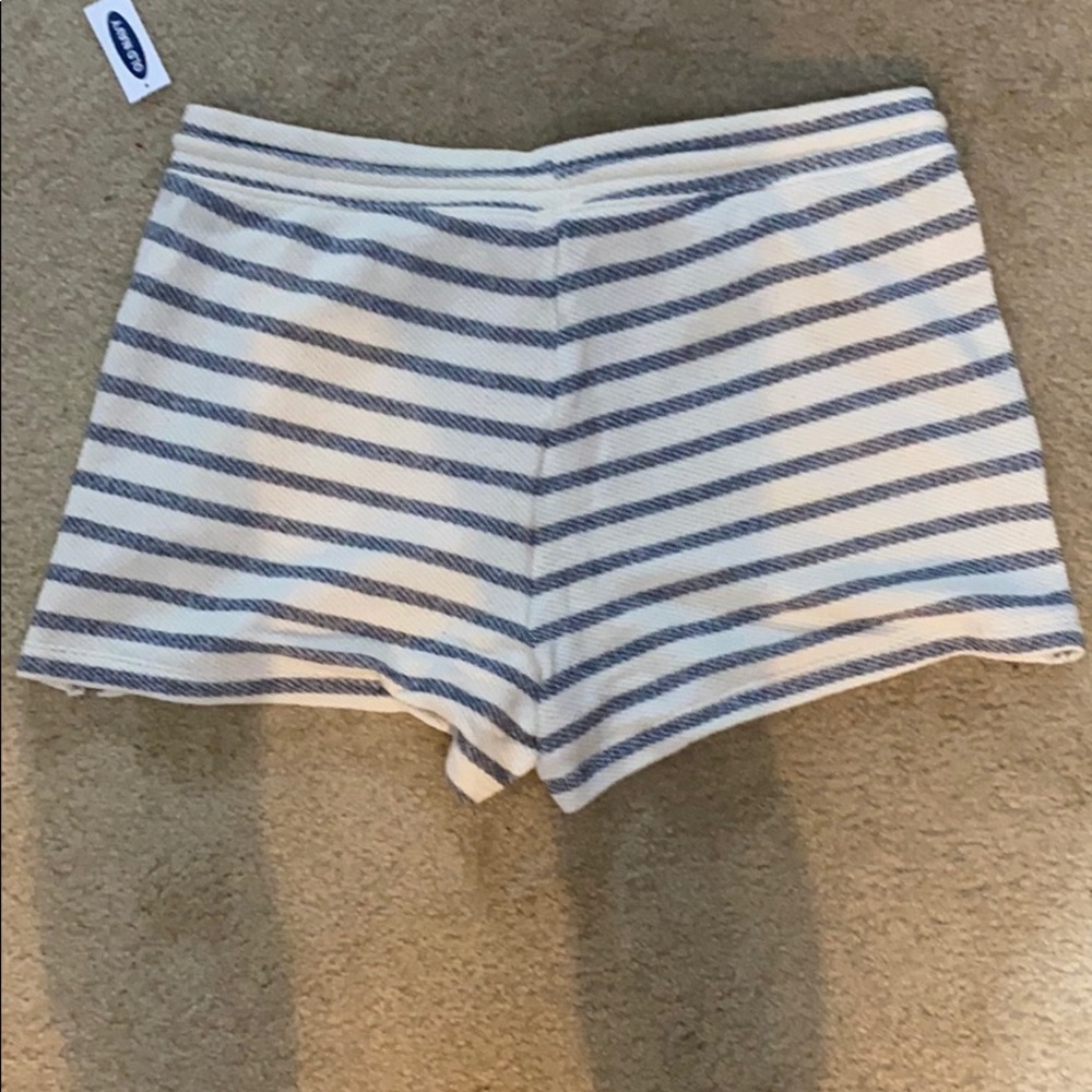 Women’s Old Navy shorts - Picture 2 of 3